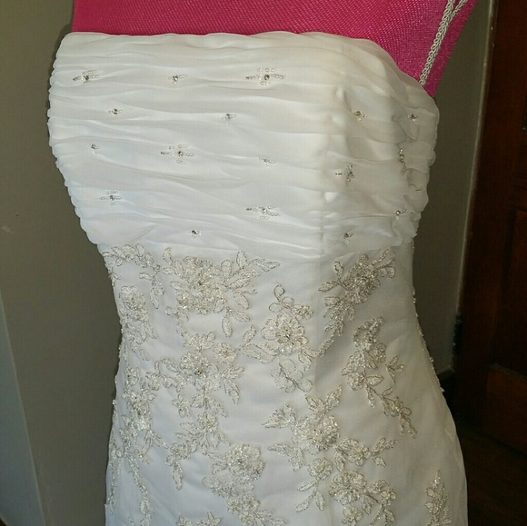 White Strapless Wedding dress - Picture 3 of 8